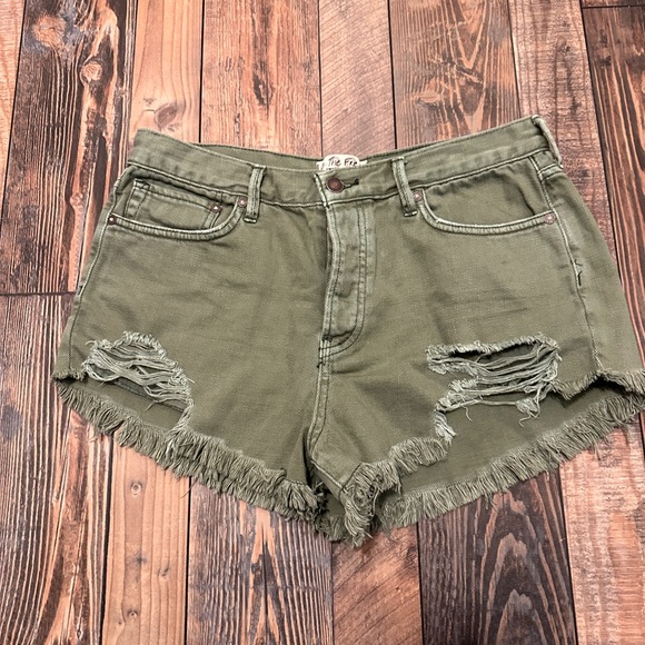 Free People Loving Good Vibrations Cutoff Denim Shorts In Sage Size 29 - Picture 11 of 13